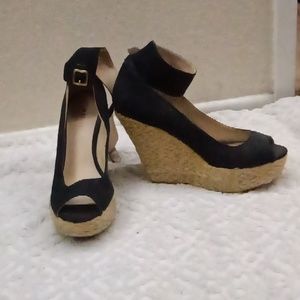 Black wedges